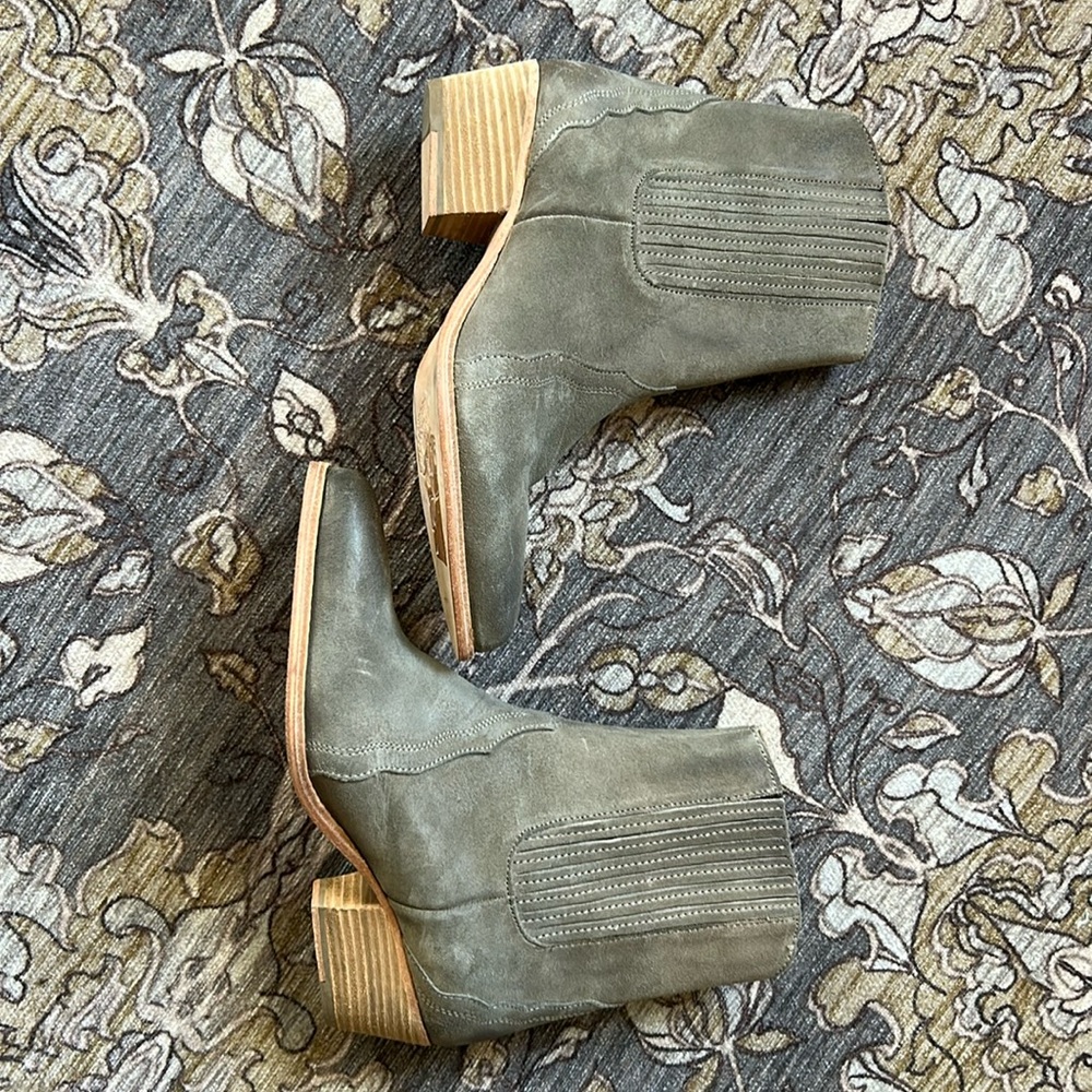 Free People New Frontier Chelsea Western Boot in Washed Taupe Sz 38/US 8